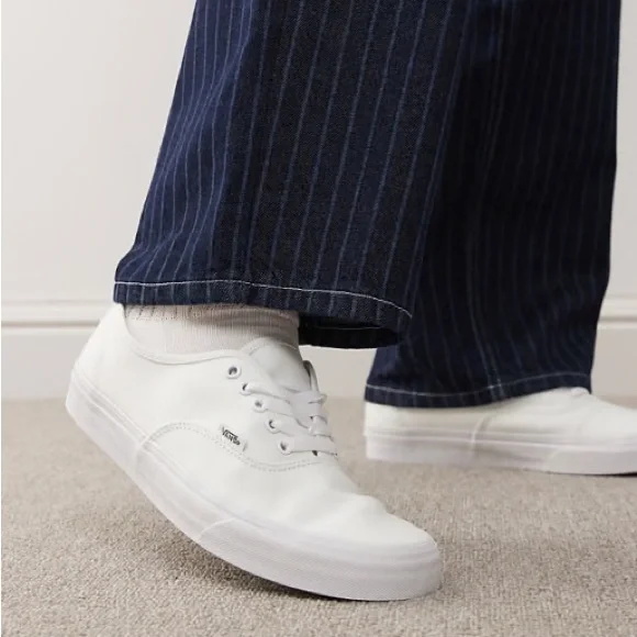 NWT VANS Authentic Sneakers in True White Women’s Size 9/Men’s Size 7.5 NWT Vans Era Shoe Unisex (9 men, 10.5 women) True White Canvas  main image 3